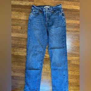 Levi’s wedgie straight size 25
